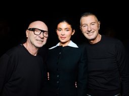 Dolce & Gabbana Xuân Hè 2024 trễ 1 tiếng đồng hồ vì Kylie Jenner
