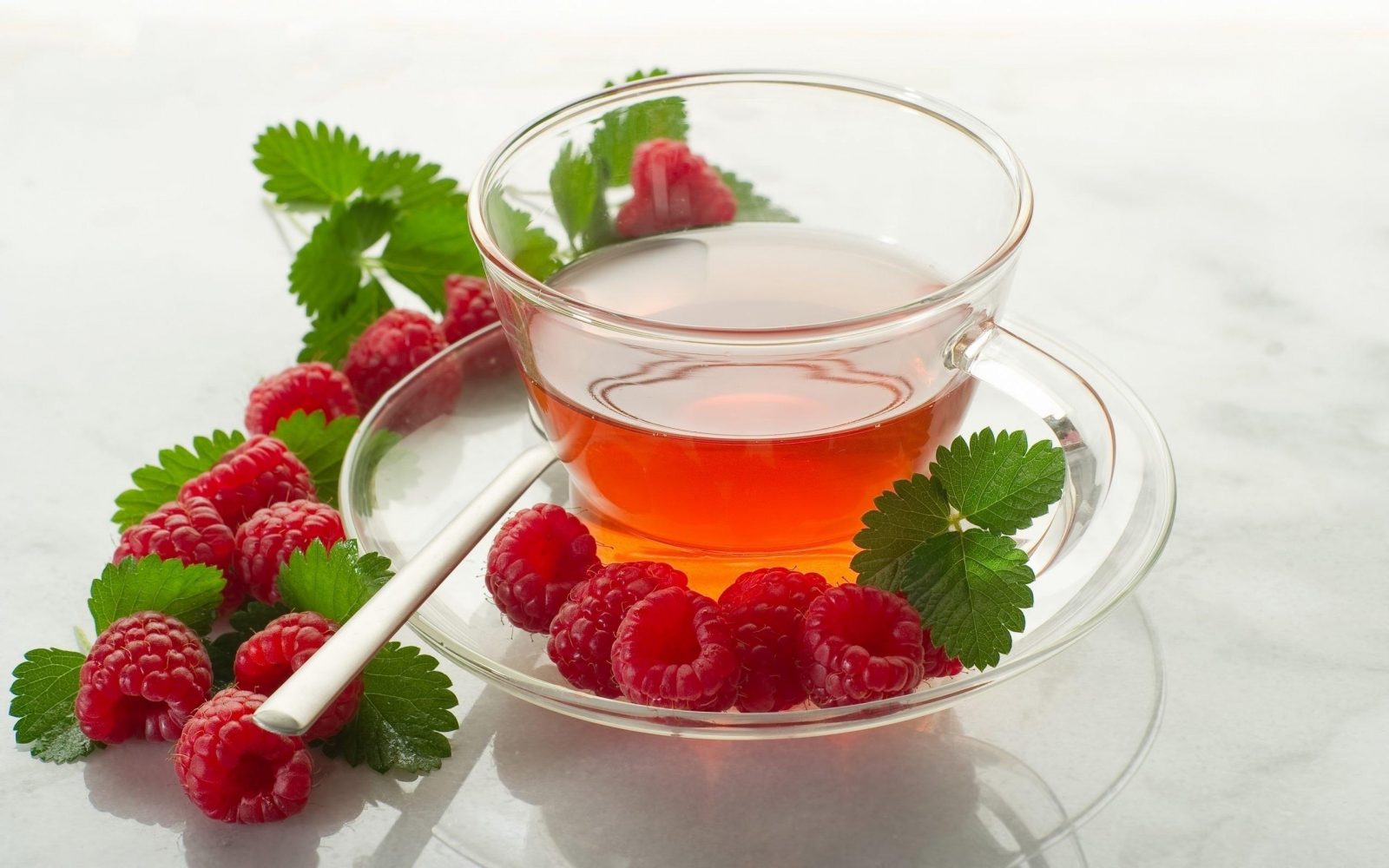 Uống trà lá mâm xôi