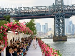 Michael Kors Xuân Hè 2024: Sự quyến rũ của bàn chân trần