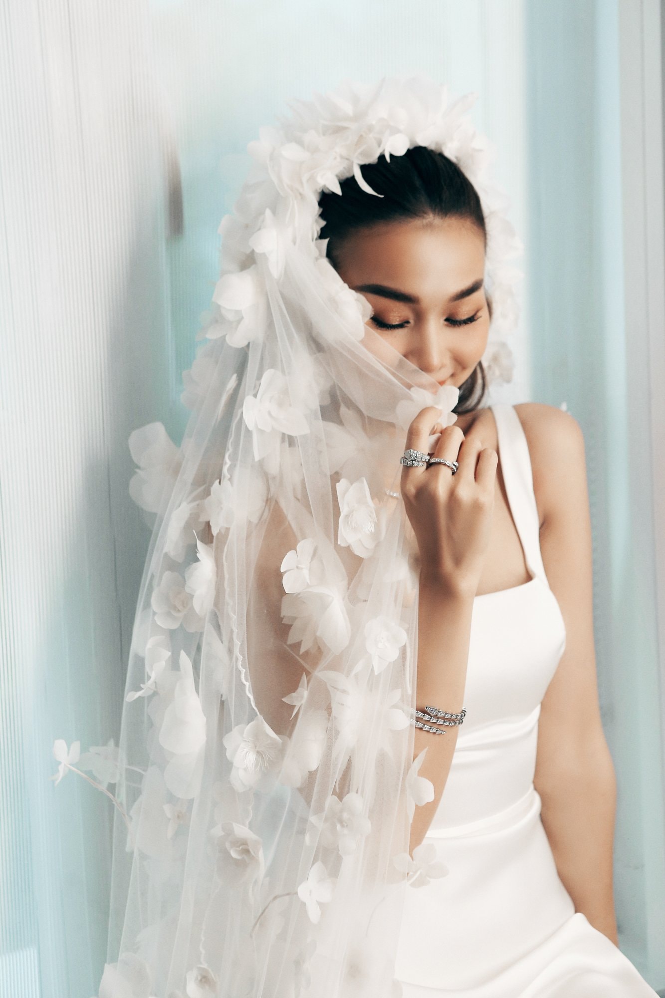 Ý nghĩa trang sức cưới của siêu mẫu Thanh Hằng
