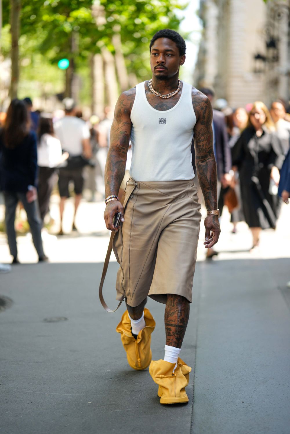 Style thể thao, đường phố với áo ba lỗ