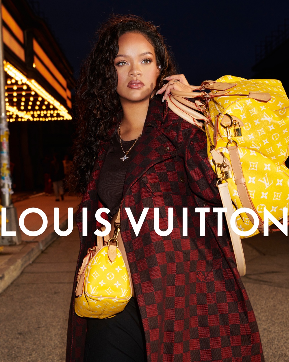 Siêu sao/ca sĩ Rihanna trong chiến dịch quảng bá túi Louis Vuitton Speedy Xuân Hè 2024