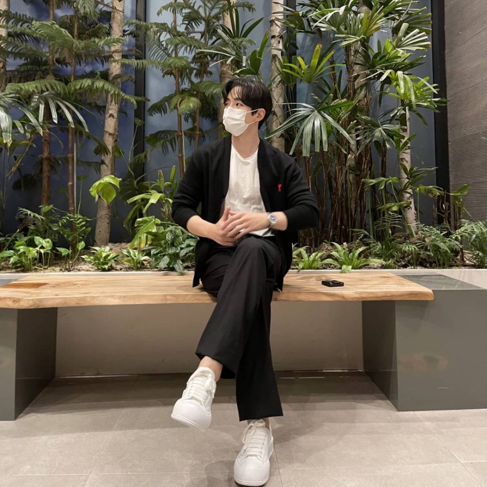 Phối cùng áo cardigan cho nam
