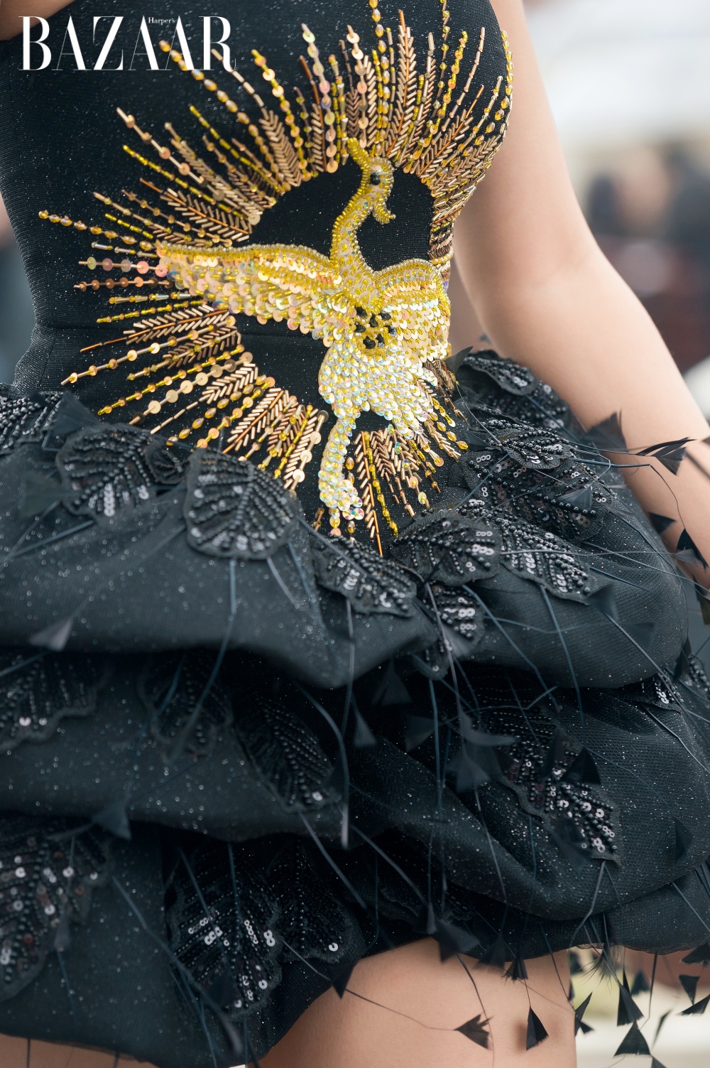 Cận cảnh một thiết kế đính kết cầu kỳ, tinh xảo trong bộ sưu tập Haute Couture