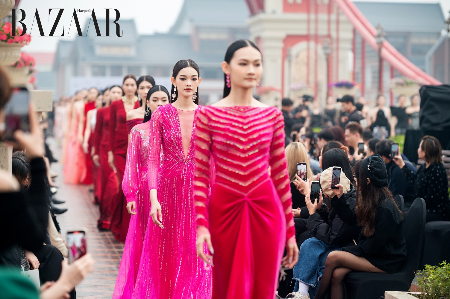 Các thiết kế dạ hội, màu sắc nổi bật của Hà Duy.