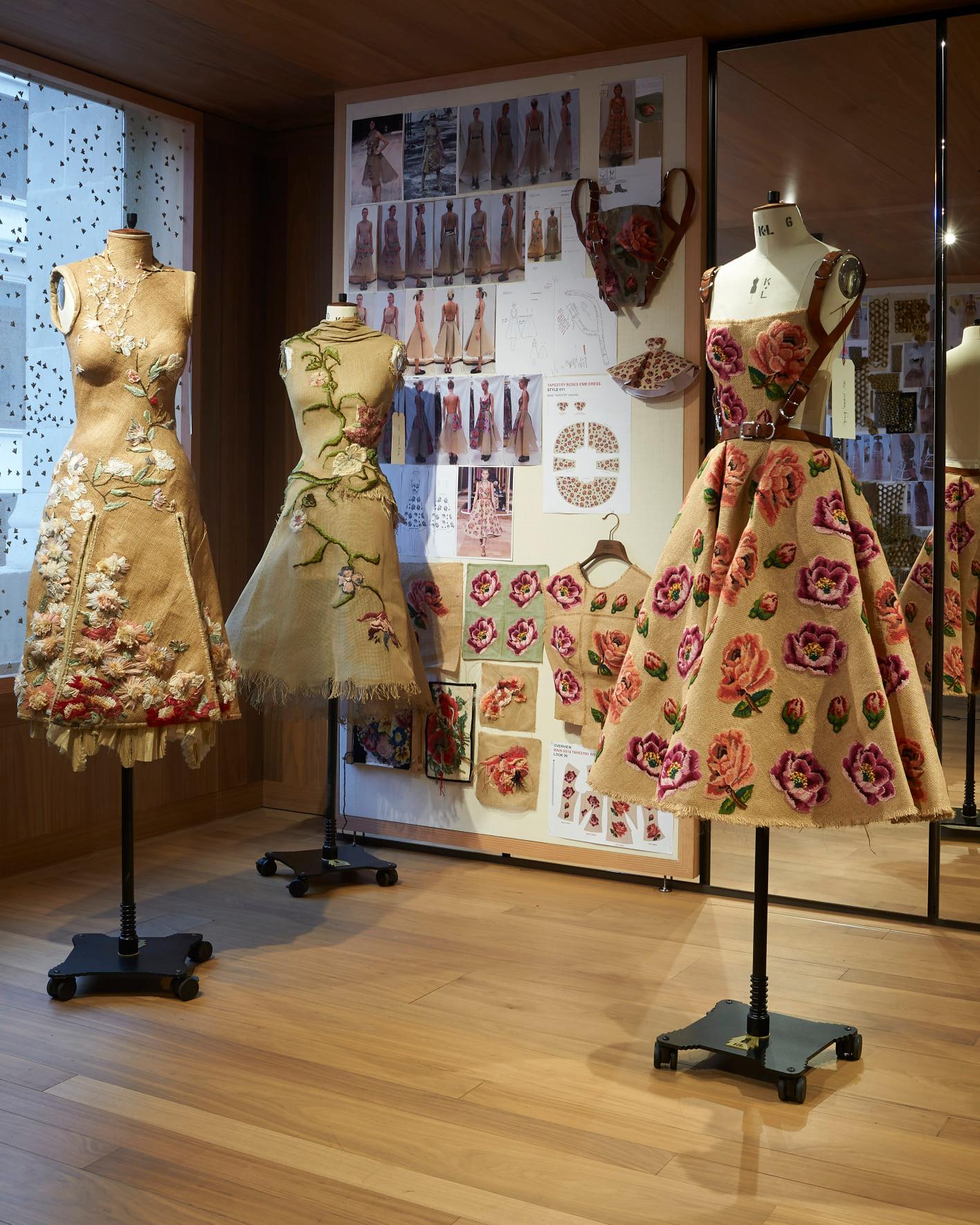 Triển lãm Alexander McQueen về hoa hồng