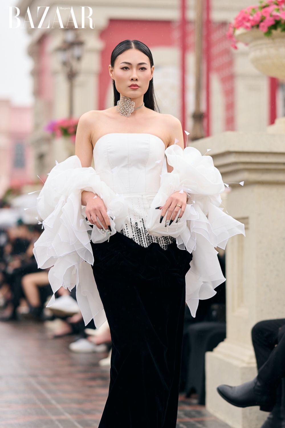 Các mẫu nail gây chú ý trong show diễn Xuân Hè 2024 của NTK Hà Duy.