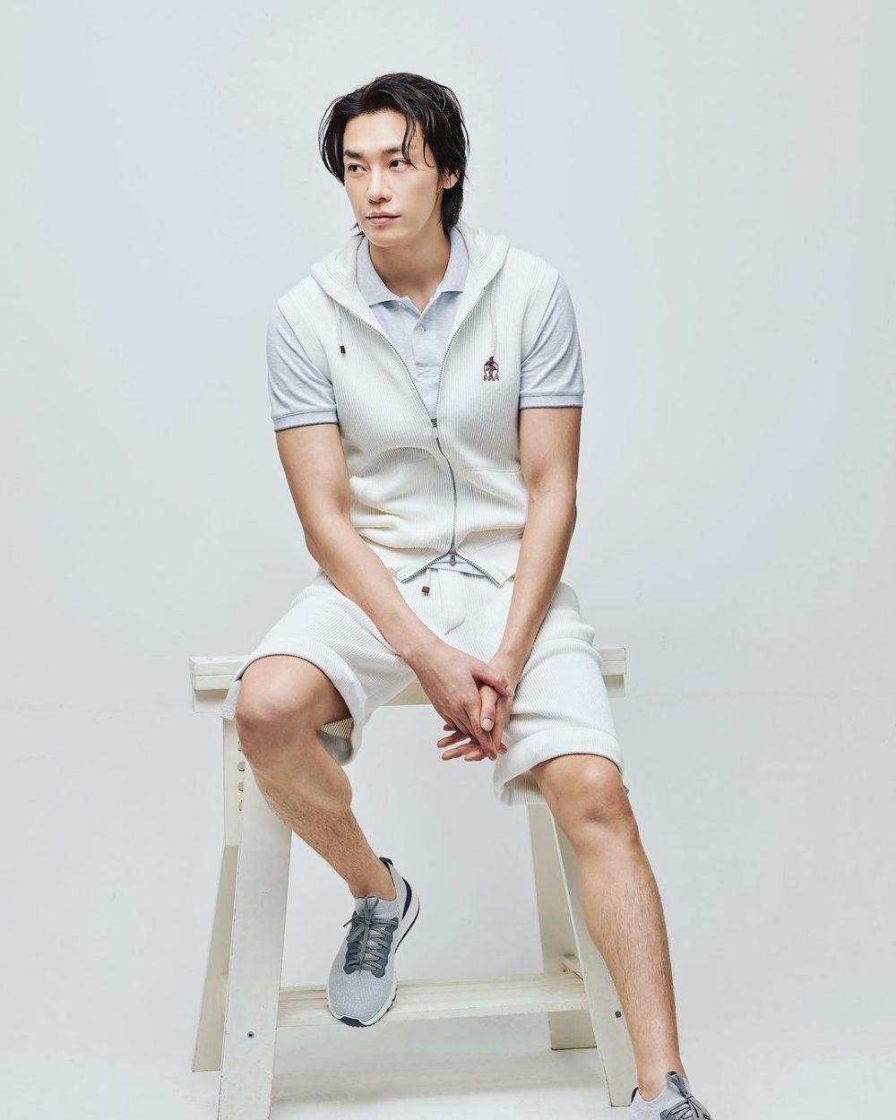 cardigan cùng áo thun slim fit