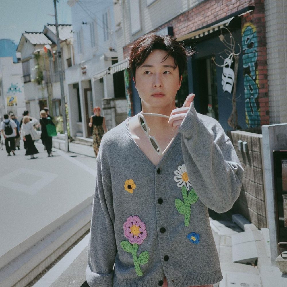 Phối đồ với áo len cardigan nam