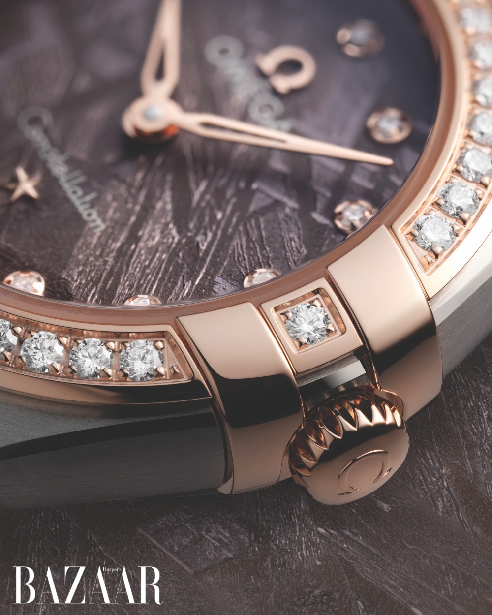 Cận cảnh mặt số thiên thạch của OMEGA Constellation