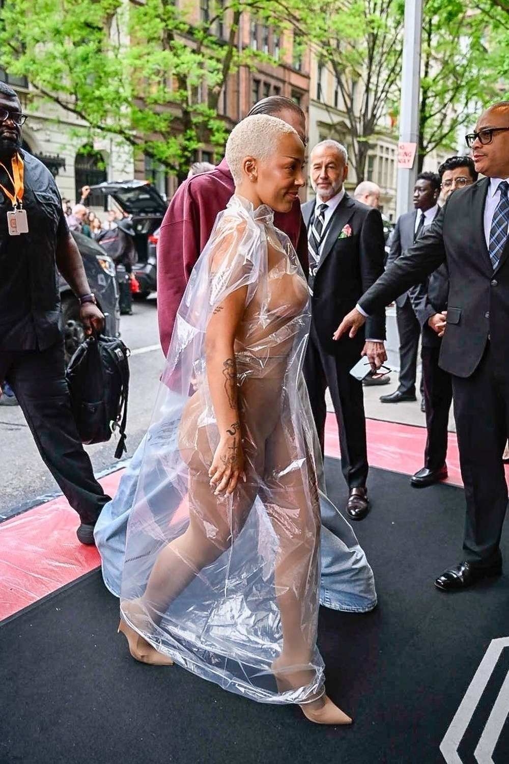 Doja Cat trên đường đến Met Gala
