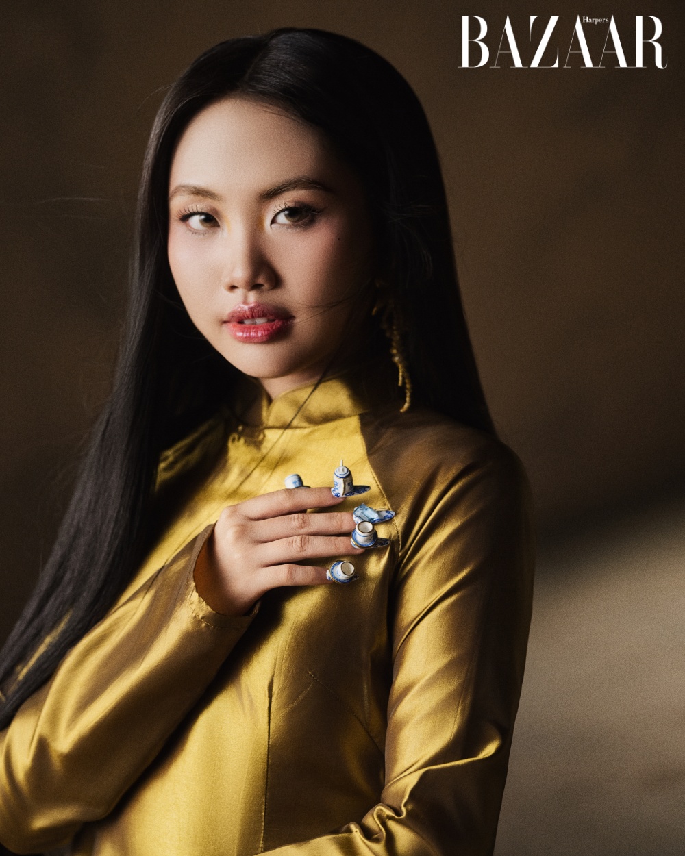 Điệu Múa Chén truyền thống được Phương Mỹ Chi hiện đại hóa, biến thành xu hướng nail độc đáo.