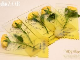 Lưu Diệc Phi phủ "vàng" xứ sở tỷ dân với hoa hồng vàng