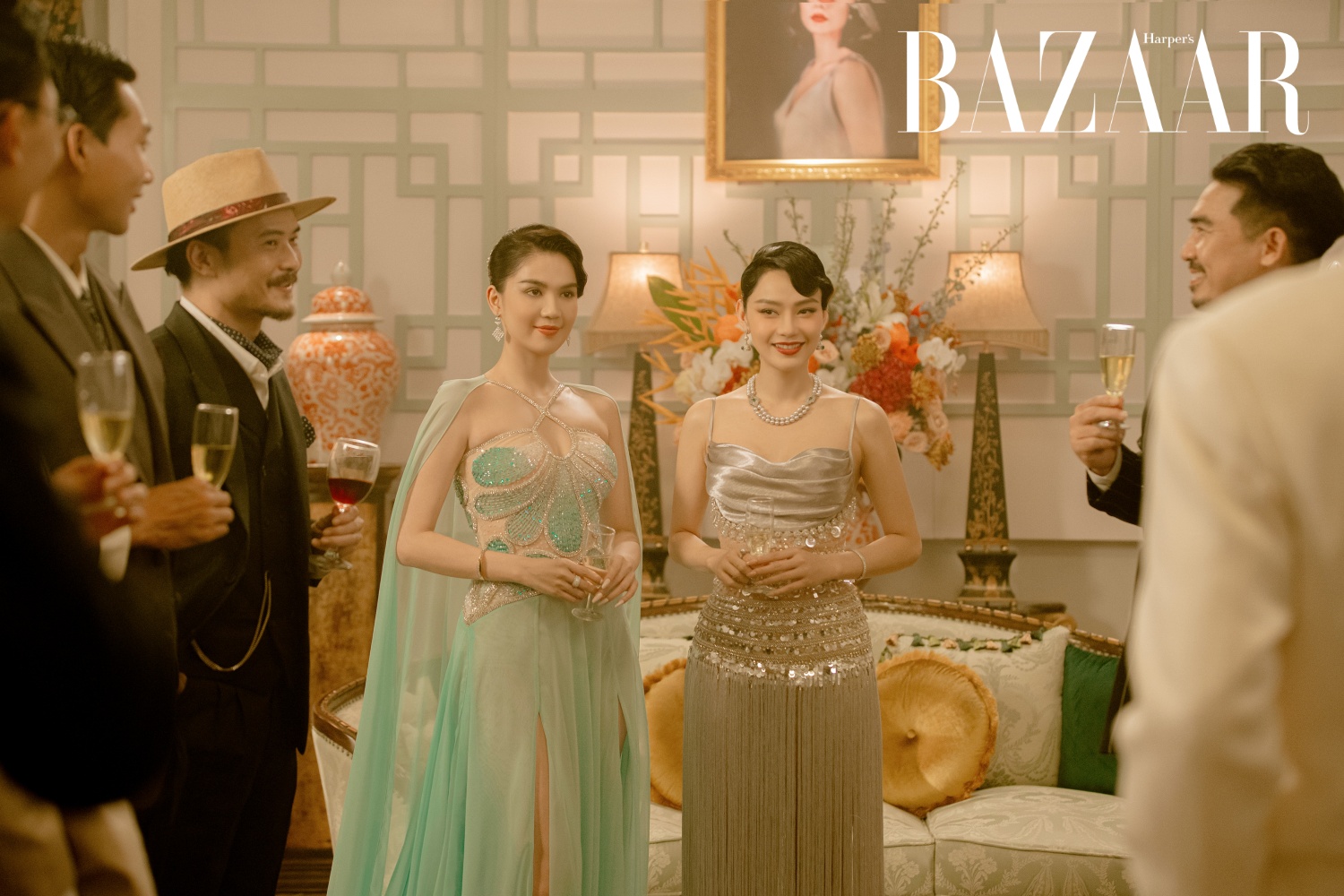 Ngọc Trinh và Minh Hằng trong Chị Chị Em Em 2.
