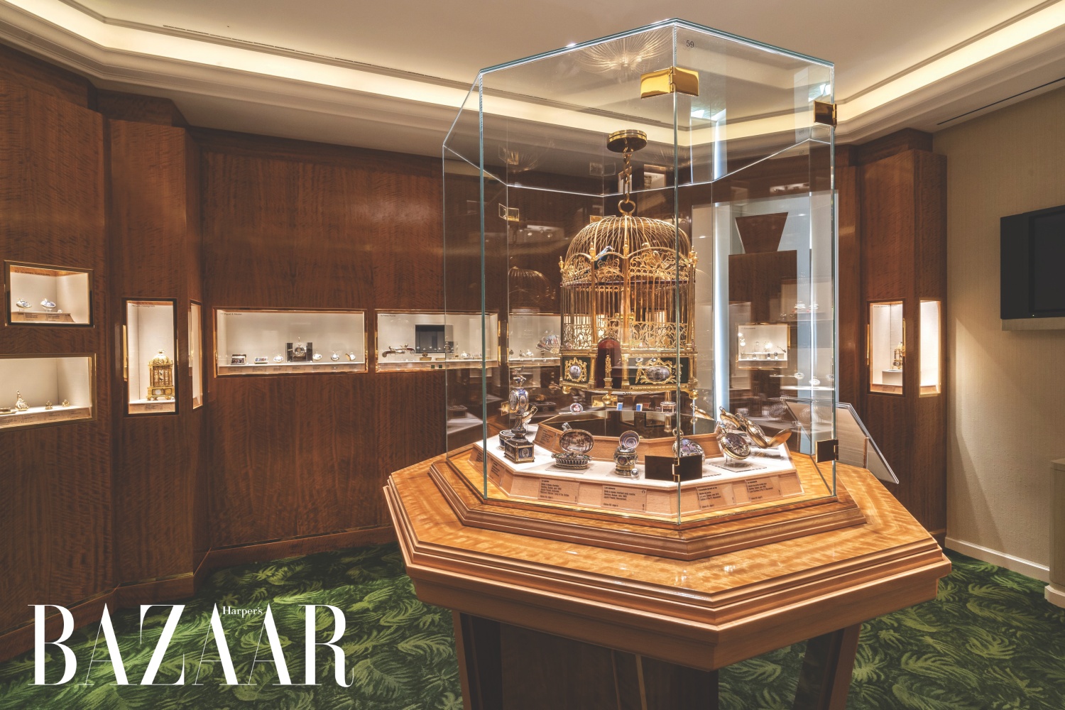 Tầng hai bảo tàng đồng hồ Patek Philippe, với bộ sưu tập đồng hồ từ thế kỷ 16.