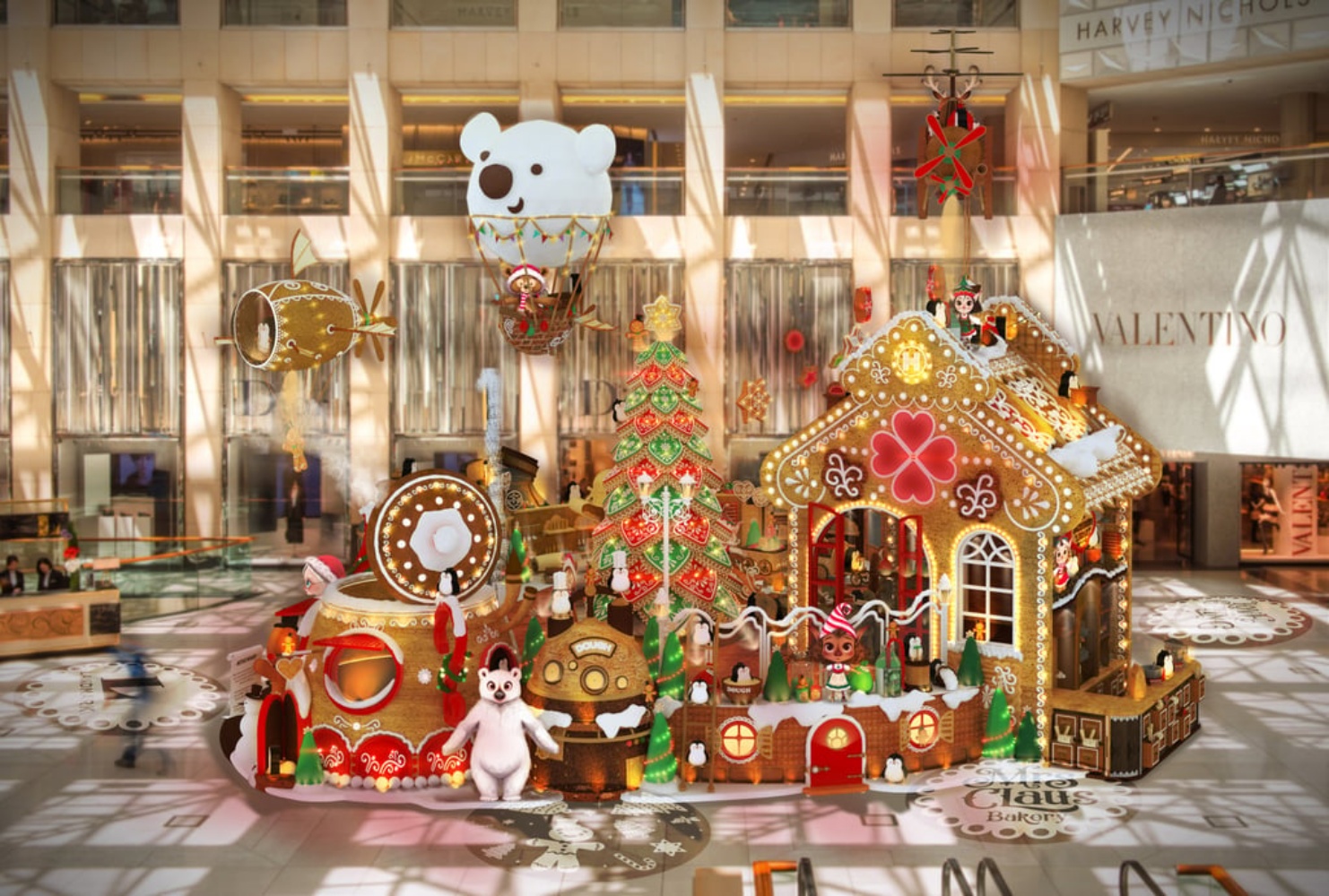 Các trung tâm mua sắm trang hoàng lộng lẫy giúp ta "thoát ly thực tại". Ảnh: Mrs Claus Bakery at Landmark, Hồng Kông.