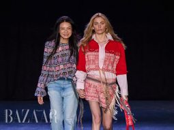 Vivienne Tam Xuân Hè 2025 hiện đại hóa thổ cẩm