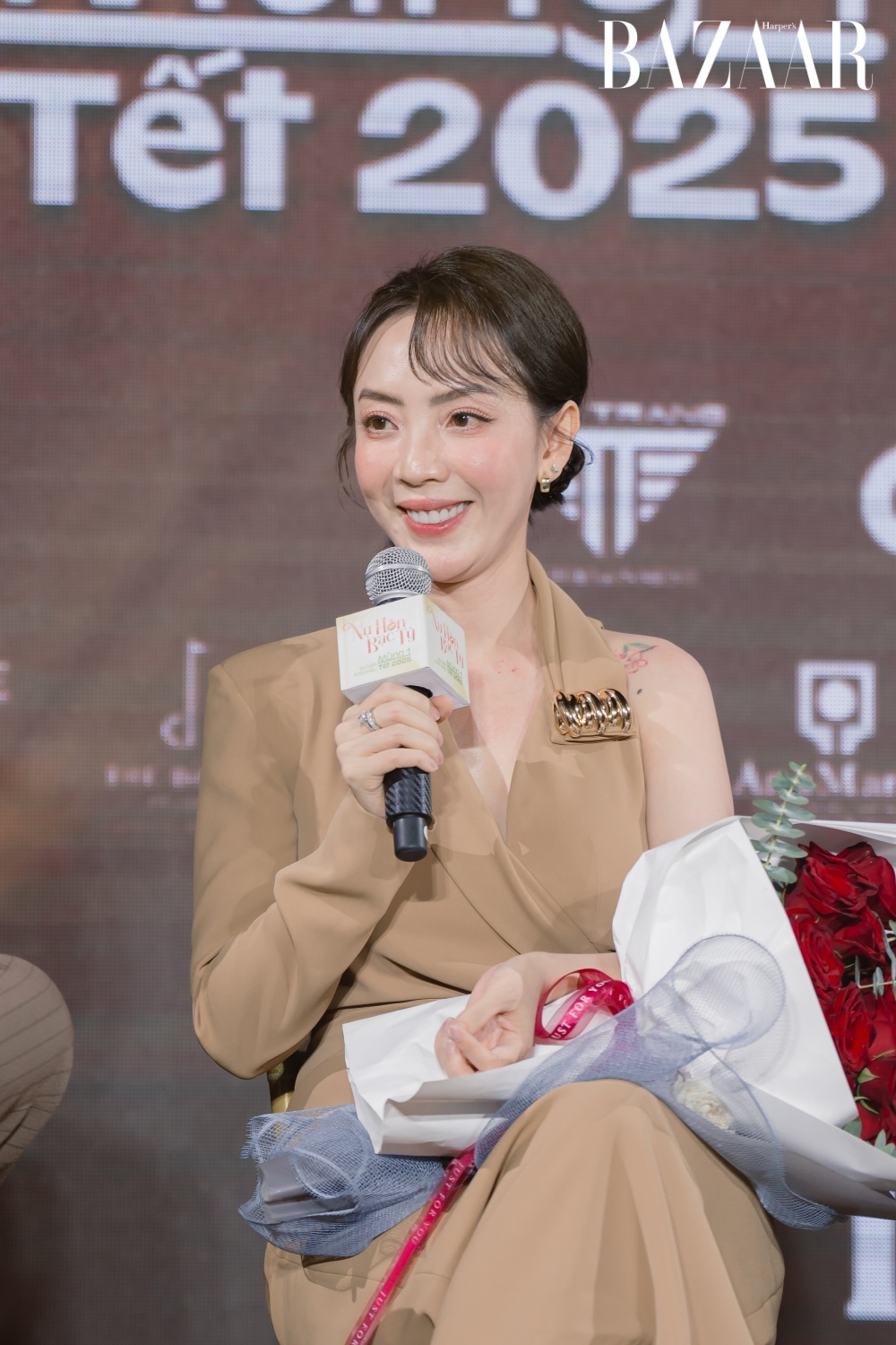 Thu Trang đảm nhiệm một lúc ba vai trò diễn viên, đạo diễn, nhà sản xuất trong phim Tết Nụ hôn bạc tỷ.