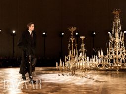 Saint Laurent Men Thu Đông 2025 thách thức tiêu chuẩn giới tính