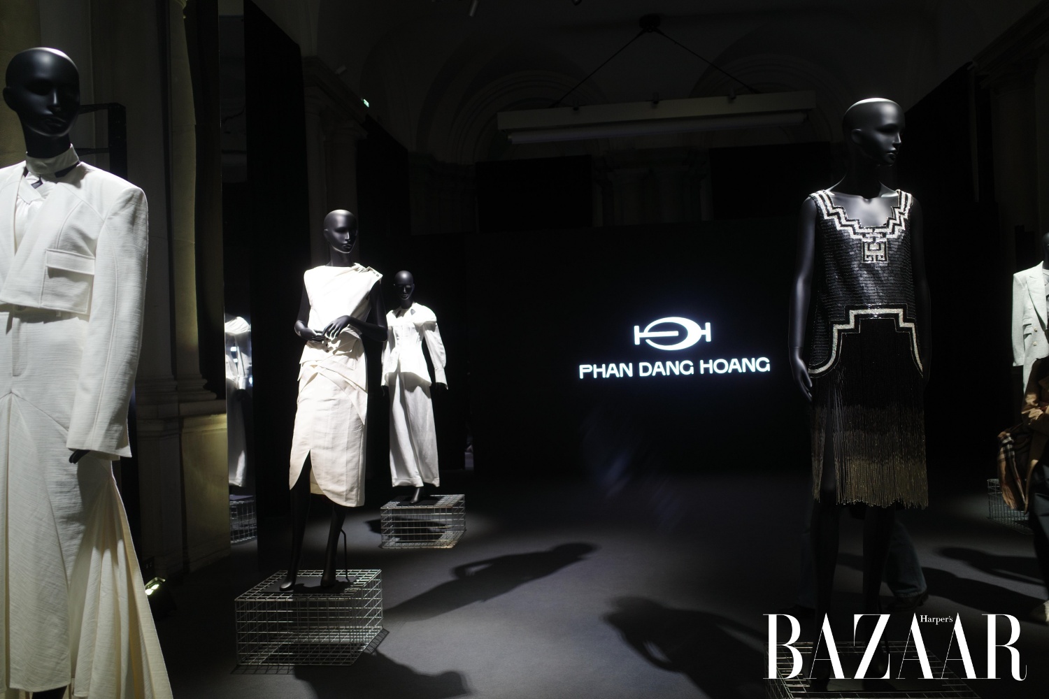 Không gian trưng bày bộ sưu tập ZigZag của Phan Đăng Hoàng tại Milan.