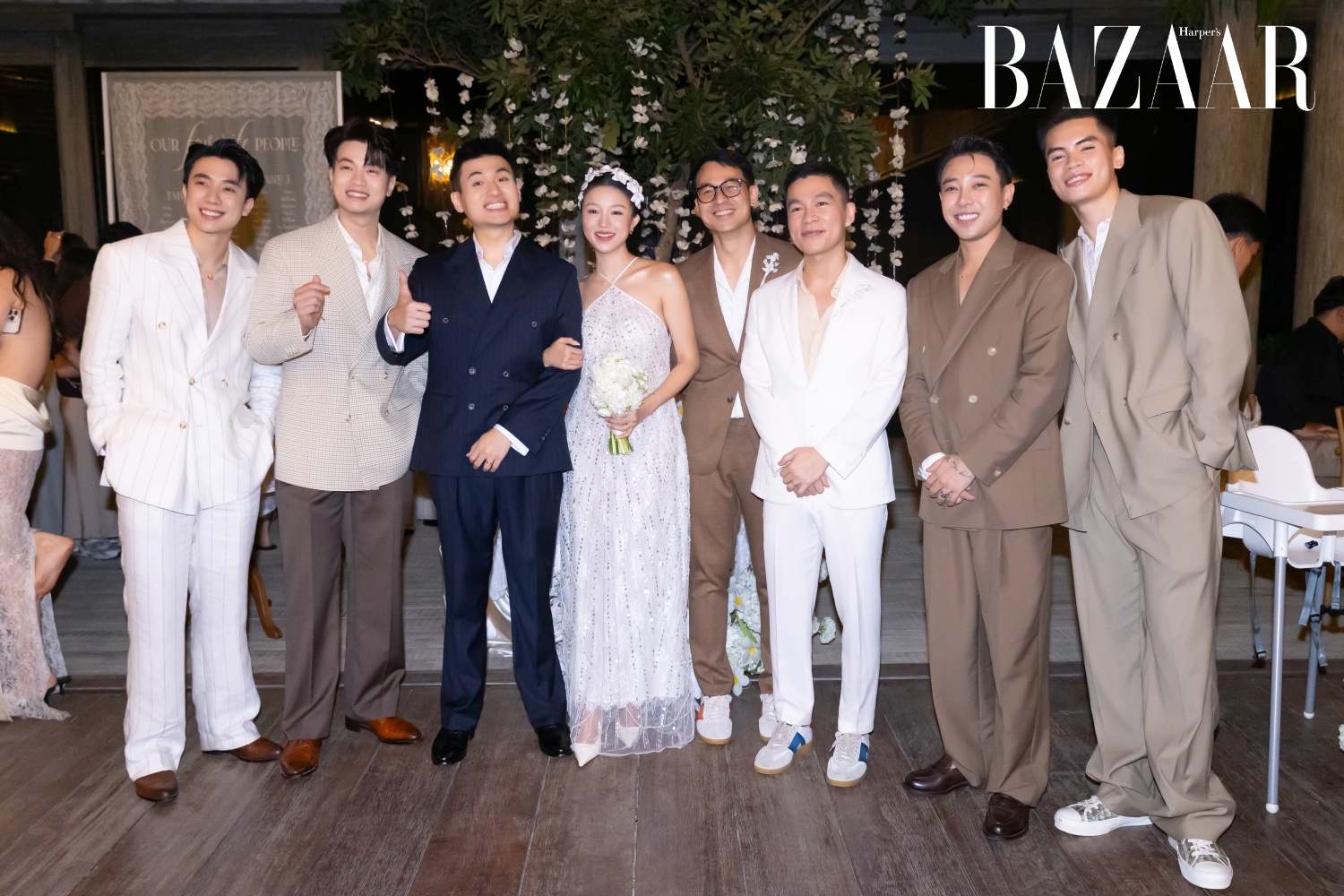 Bộ đôi Ninh Dương (trái), stylist Hoàng Ku (thứ hai từ phải sang), nhà thiết kế Adrian Anh Tuấn và bạn đời Sơn Đoàn. 