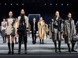 Dior Thu Đông 2025 xuyên không 300 năm