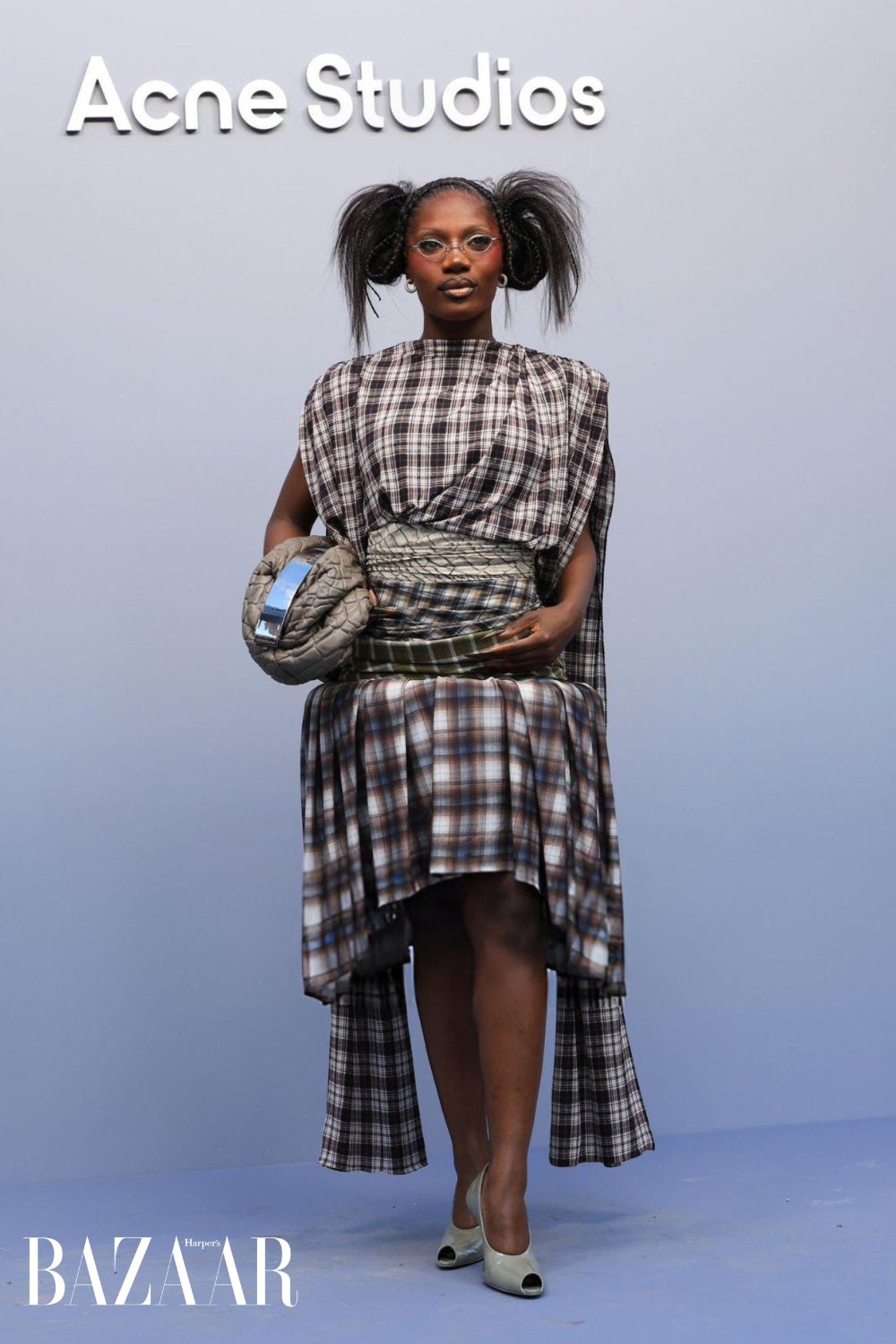 bzvn-acne-studios-fw25-front-row (2)