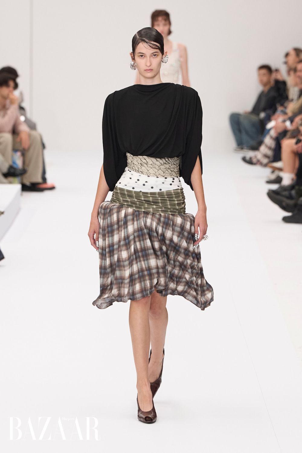 bzvn-jung-so-min-acne-studios-thu-dong-2025 (3)