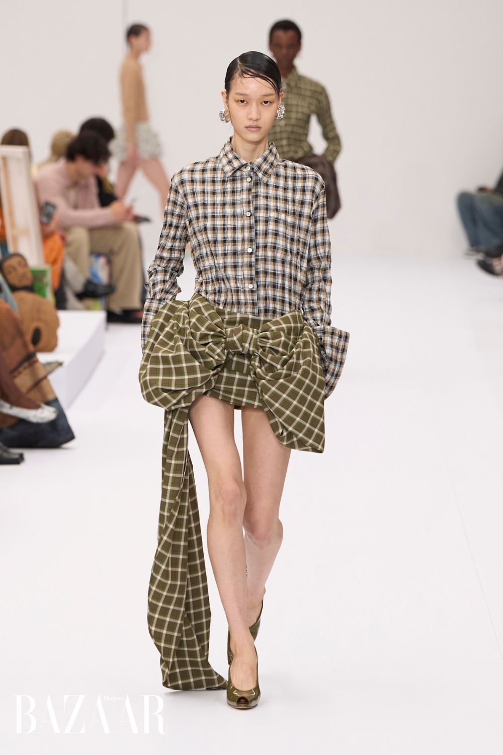 bzvn-jung-so-min-acne-studios-thu-dong-2025 (4)