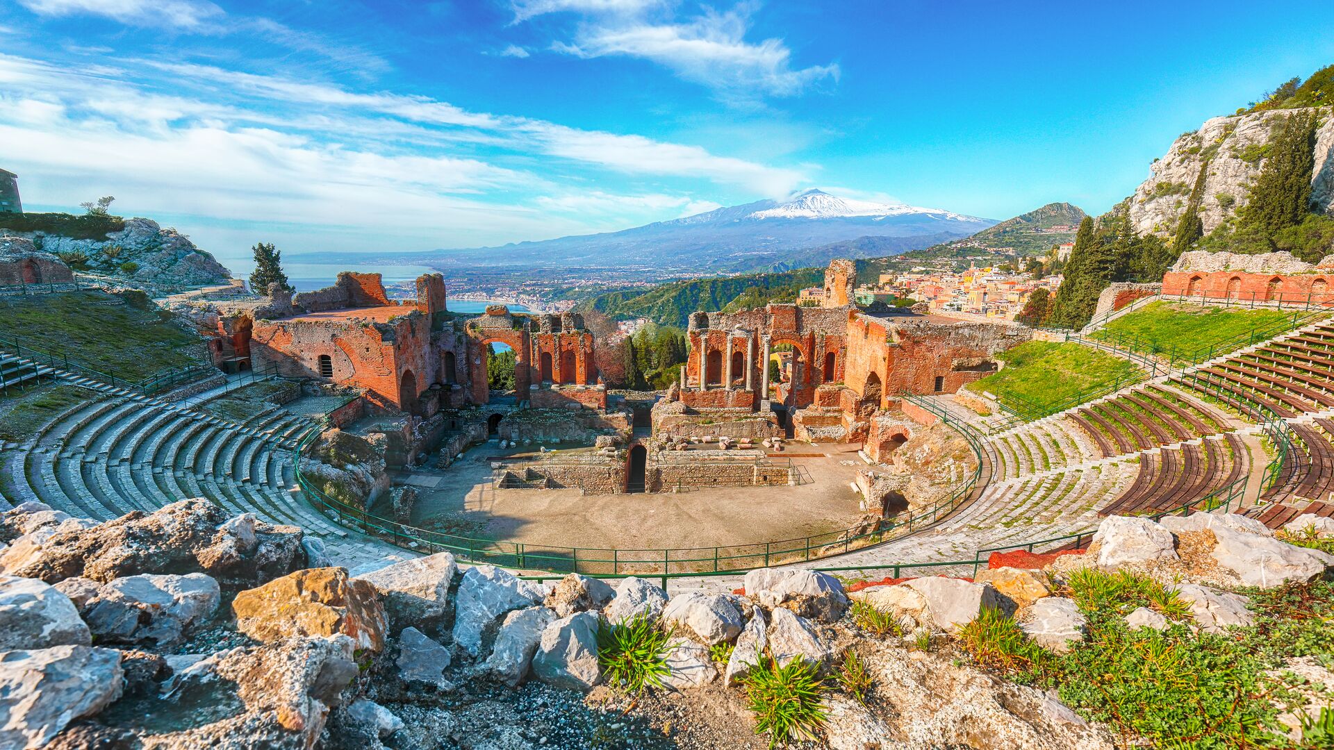 Taormina: Thiên đường nghỉ dưỡng với tầm nhìn tuyệt đẹp