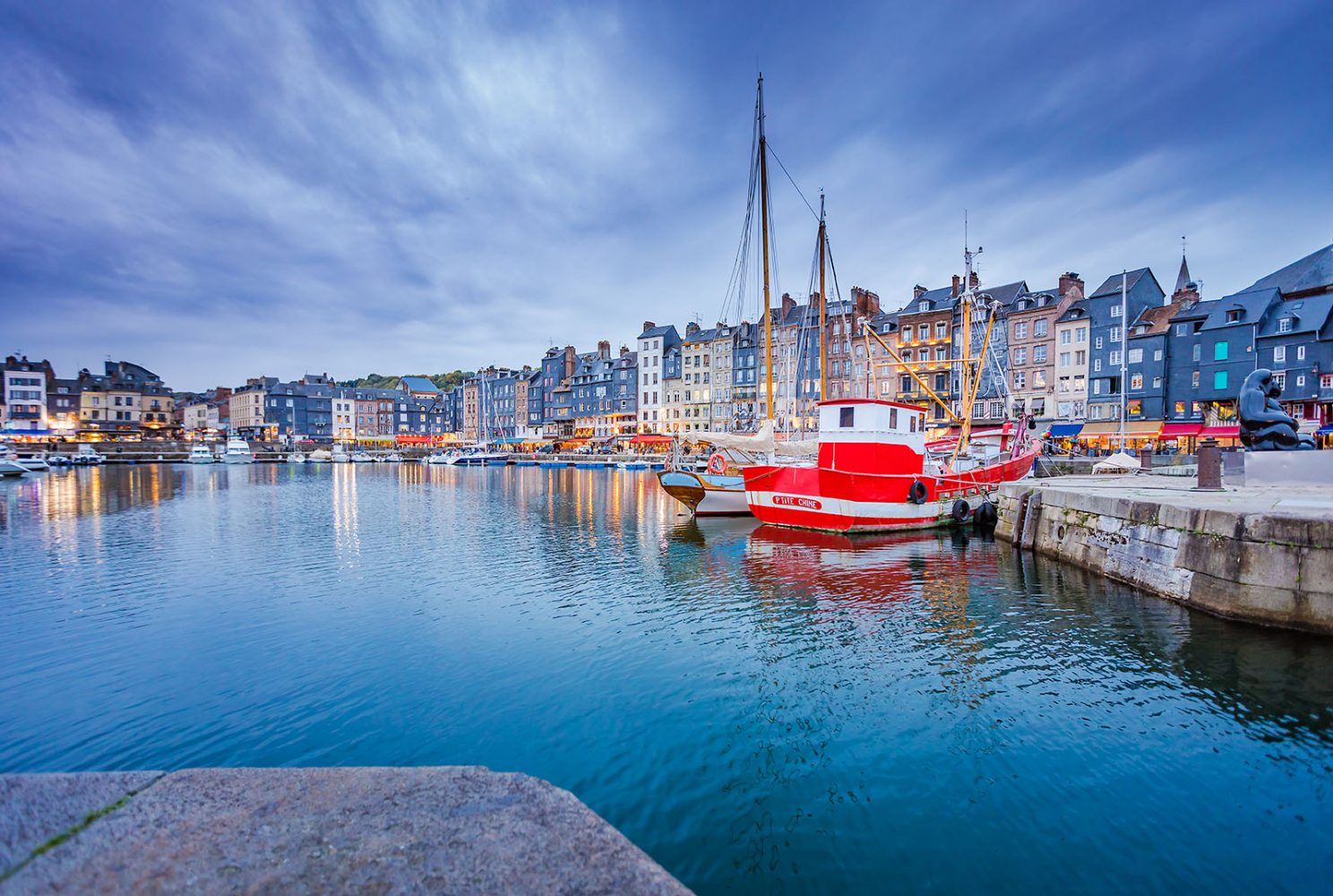 Du lịch Normandy tham quan Honfleur – Viên ngọc quyến rũ bên bờ sông Seine