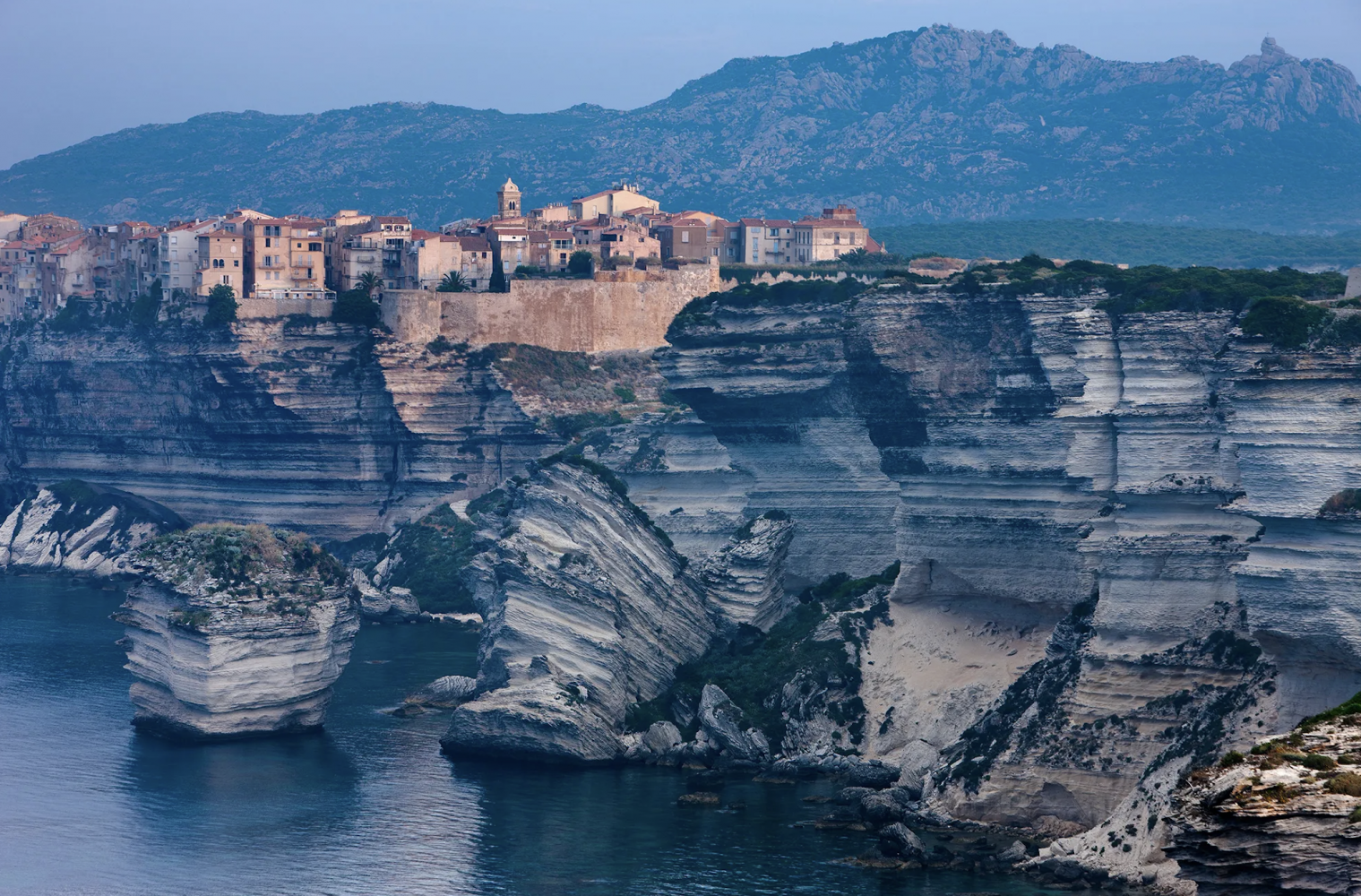 Corsica, Pháp