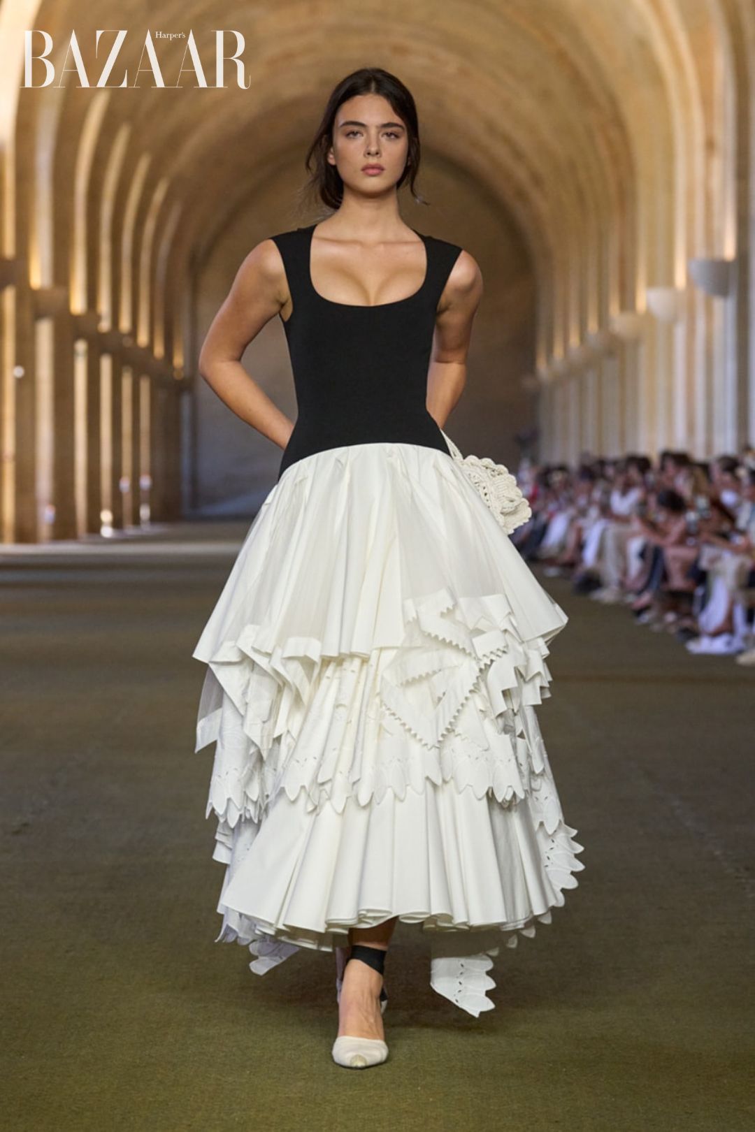 BZVN-jacquemus-xuan-he-2026-front-row00015