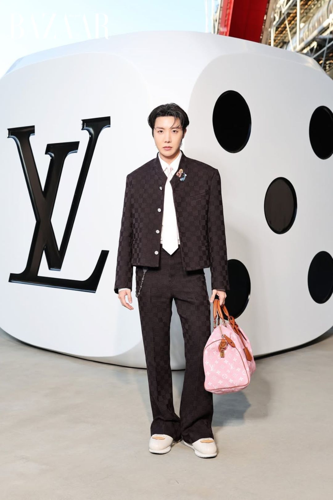 bzvn-hang-ghe-dau-louis-vuitton-men-xuan-he-2026-j-hope