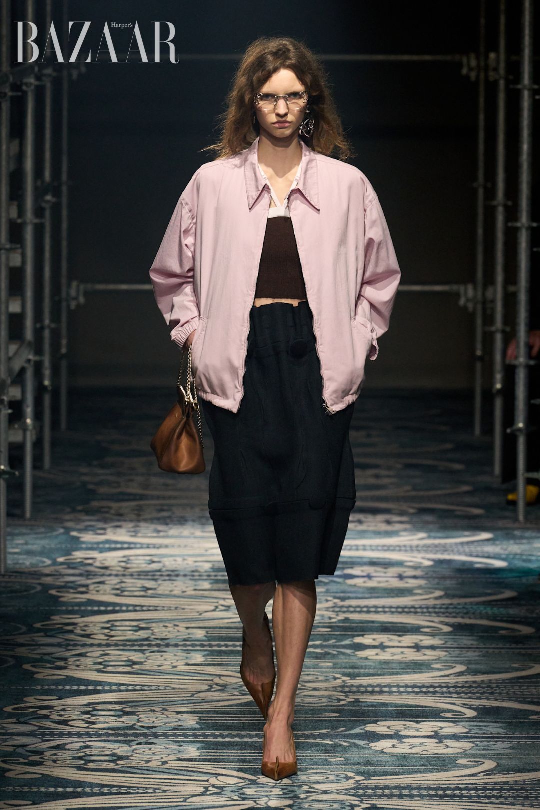 bzvn-prada-thu-dong-2025-womenswear-2