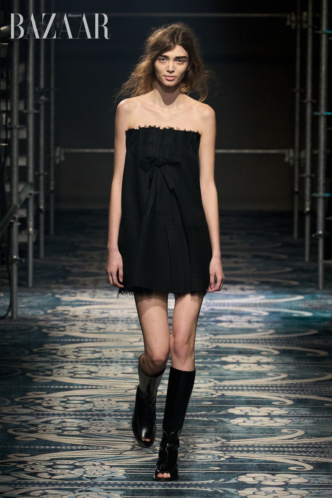 bzvn-prada-thu-dong-2025-womenswear