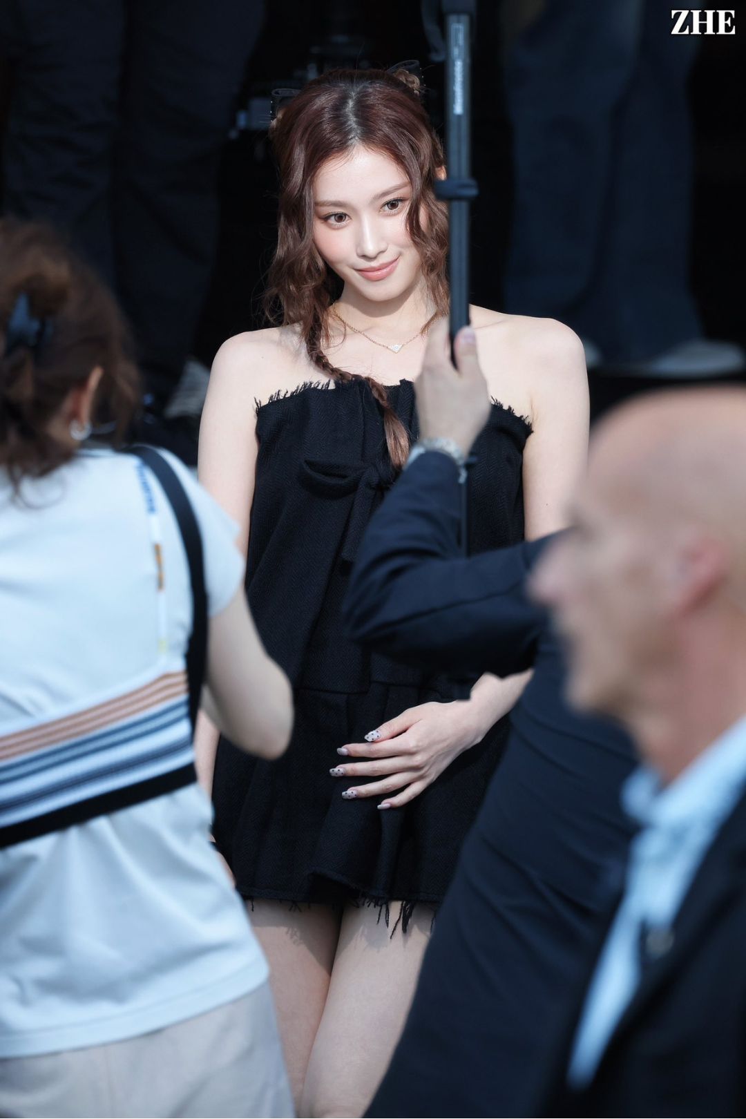 bzvn-prada-xuan-he-2026-sana