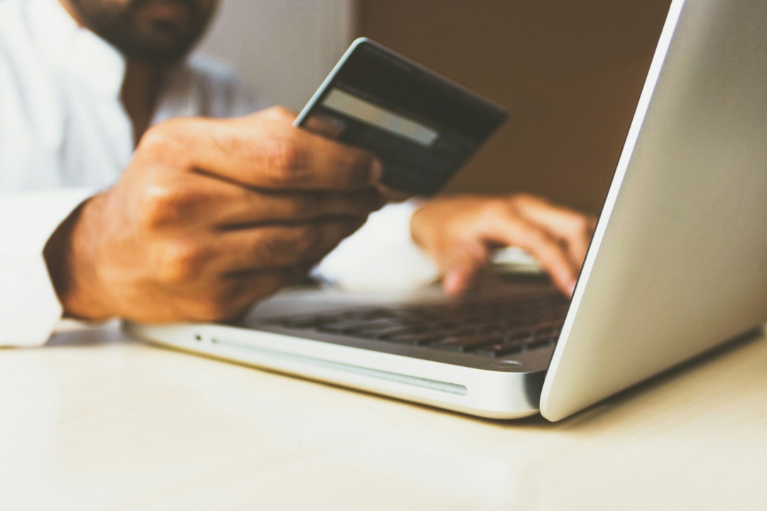 làn sóng thoái trào của các nền tảng mua sắm xa xỉ online