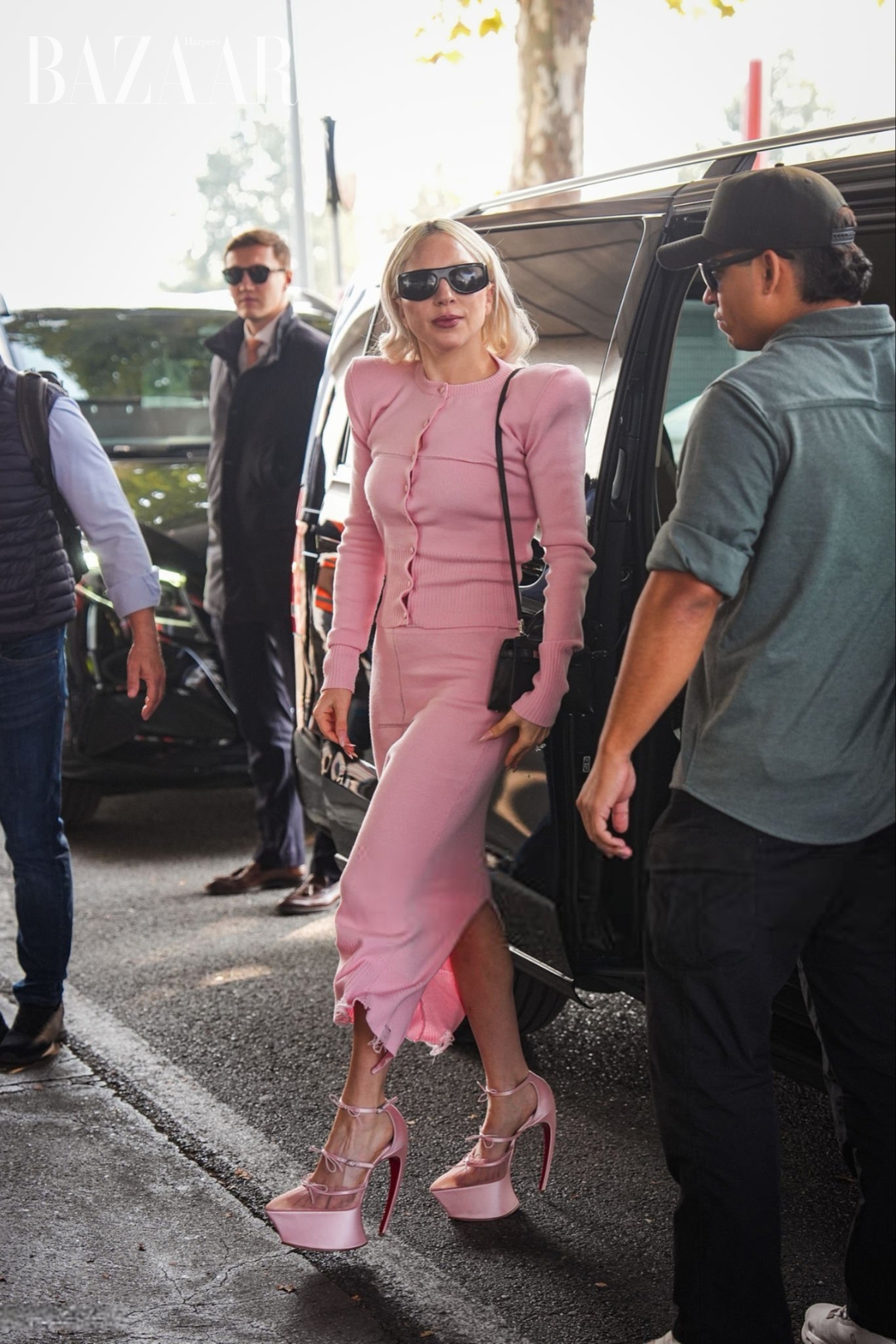 BZVN-THE-DEVIL-WEARS-PRADA-2-CAMEO-LADY-GAGA00001