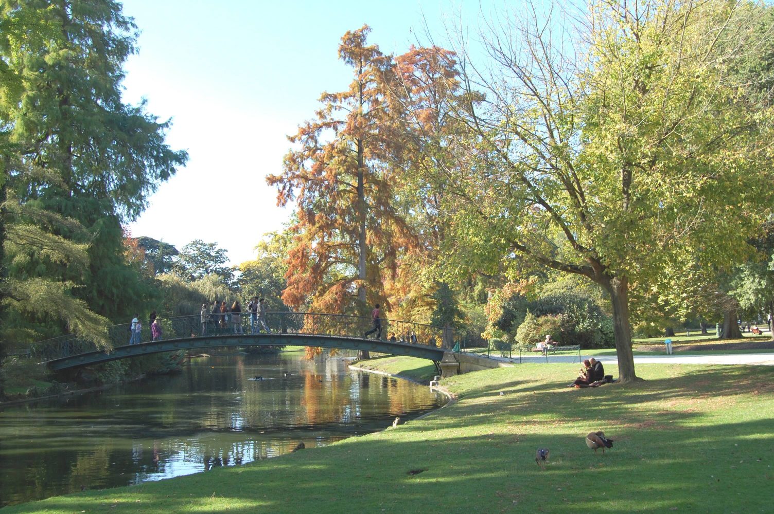 Du lịch Bordeaux dạo quanh công viên Les Jardins Publics