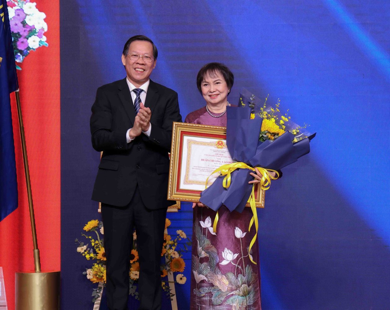 Tiểu sử và quá trình khởi nghiệp