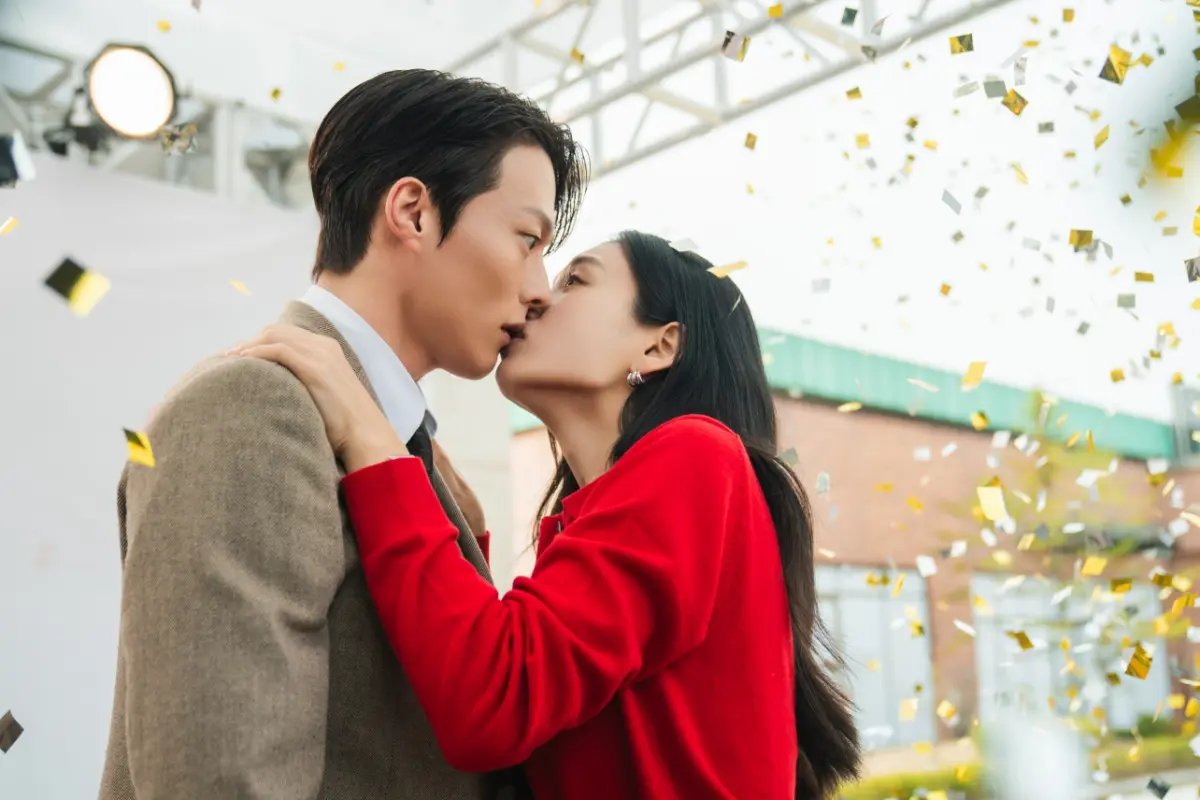 Nội dung phim Nụ hôn bùng nổ (Dynamite kiss)