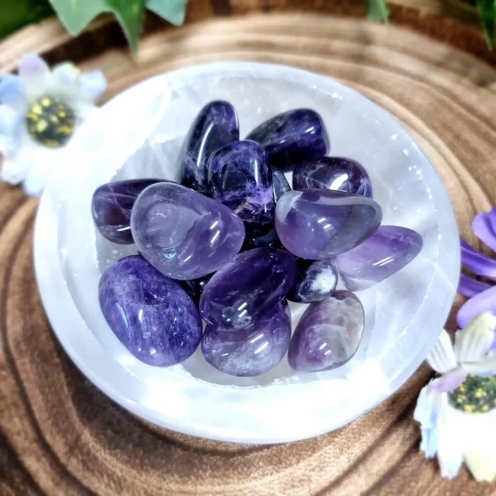 Đá thạch anh tím thu hút các mối quan hệ tích cực