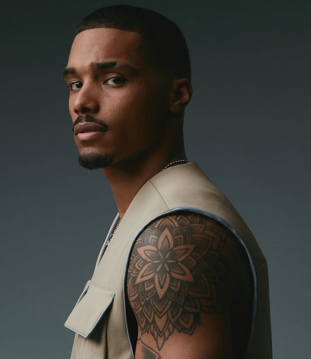 top 100 người đẹp trai nhất thế giới 2025: Rome Flynn – Diễn viên, người mẫu và nhạc sĩ người Mỹ
